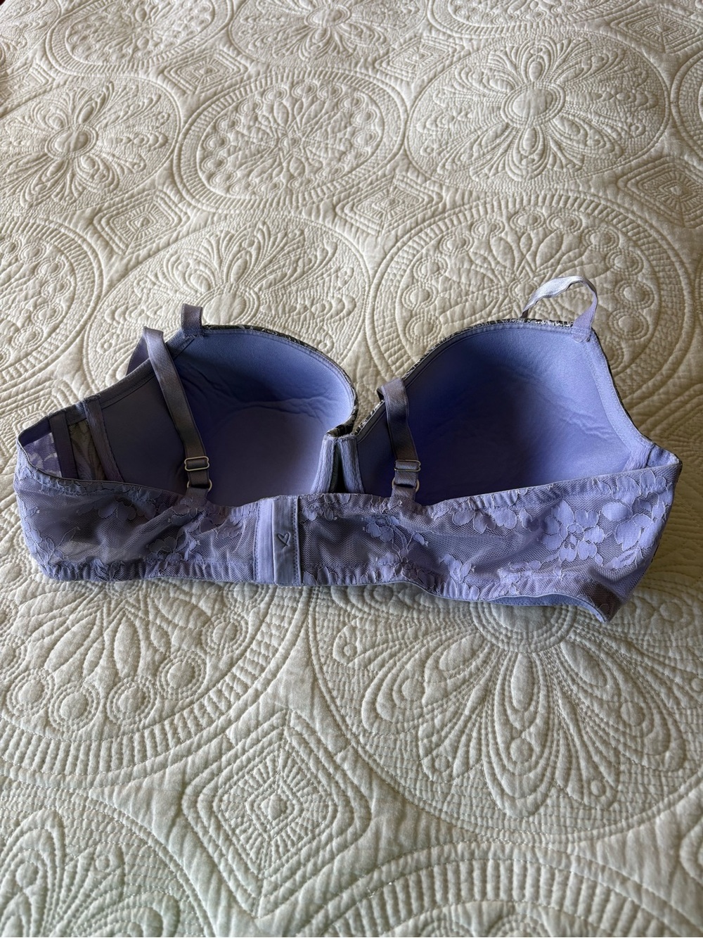 Victoria's Secret 40C Lavender and Silver Floral Lace Underwire Bra - Picture 4 of 6